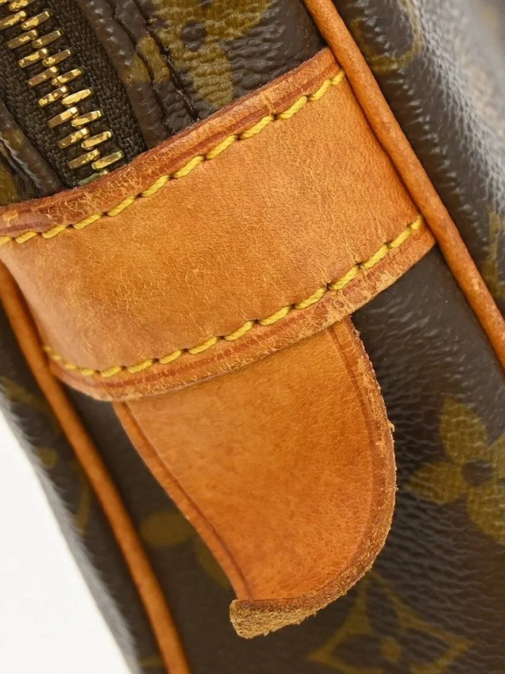 LOUIS VUITTON PORTE DOCUMENTS VOYAGE HANDBAG